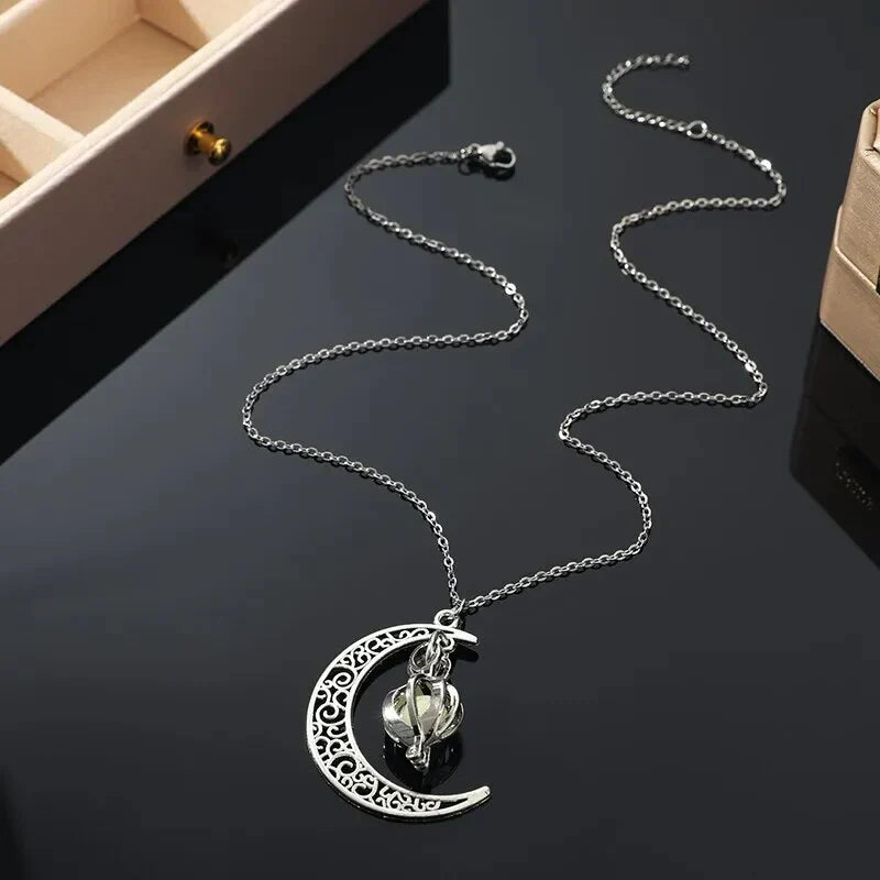 Moonstone Pendant Necklace – Enchanting Beauty with Empowering Energy