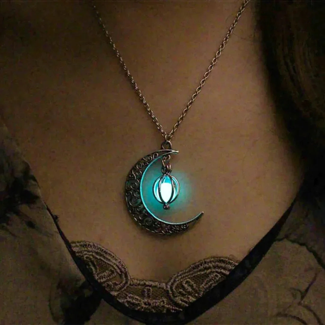 Moonstone Pendant Necklace – Enchanting Beauty with Empowering Energy