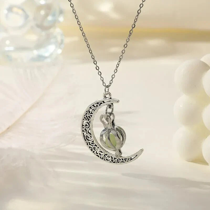 Moonstone Pendant Necklace – Enchanting Beauty with Empowering Energy