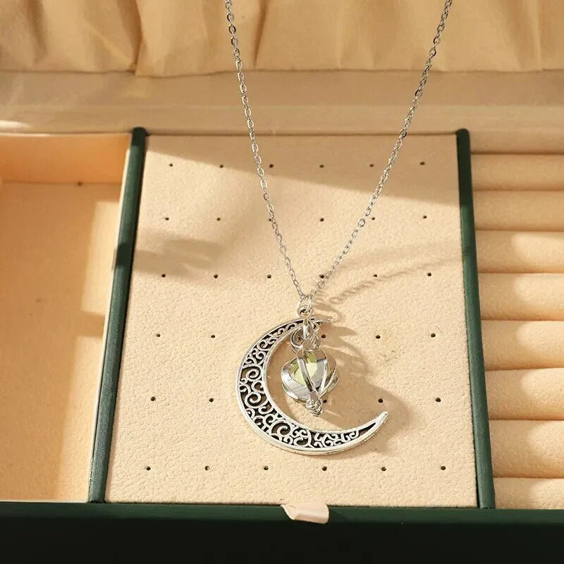 Moonstone Pendant Necklace – Enchanting Beauty with Empowering Energy