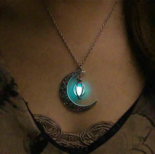 Moonstone Pendant Necklace – Enchanting Beauty with Empowering Energy